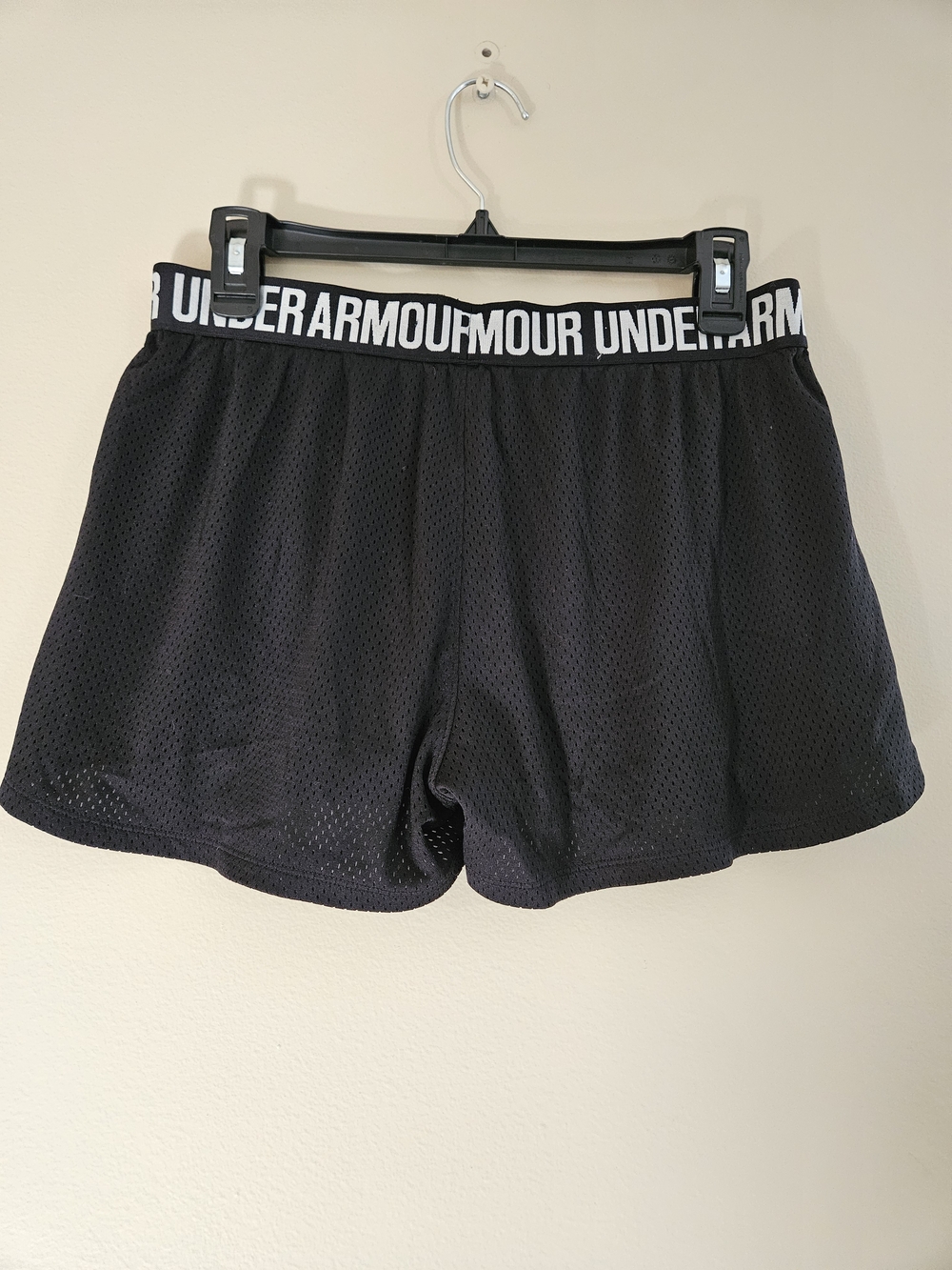 Under Armour Women’s Black Athletic Mesh Shorts - Picture 4 of 4
